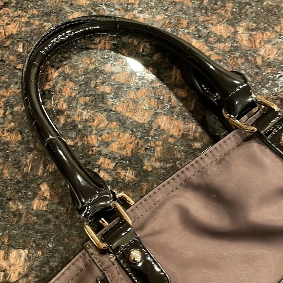 🌿Brown shoulder bag faux Tory Burche with T emblem, patent leather accents🌿 - Picture 5 of 6
